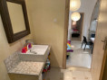 /album/galerie-de-photos-galerie-photos/bas-sdb-lavabo-et-porte-ouverte-sur-la-pie%cc%80ce-img-8101-jpeg/